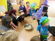 Halloweenský čarodějný den s karnevalem